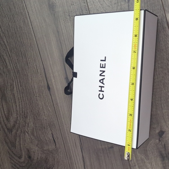 Chanel Gift Bag w/Confetti Rose Petal Design Tie Closure & Card/Sleeve - Picture 9 of 15